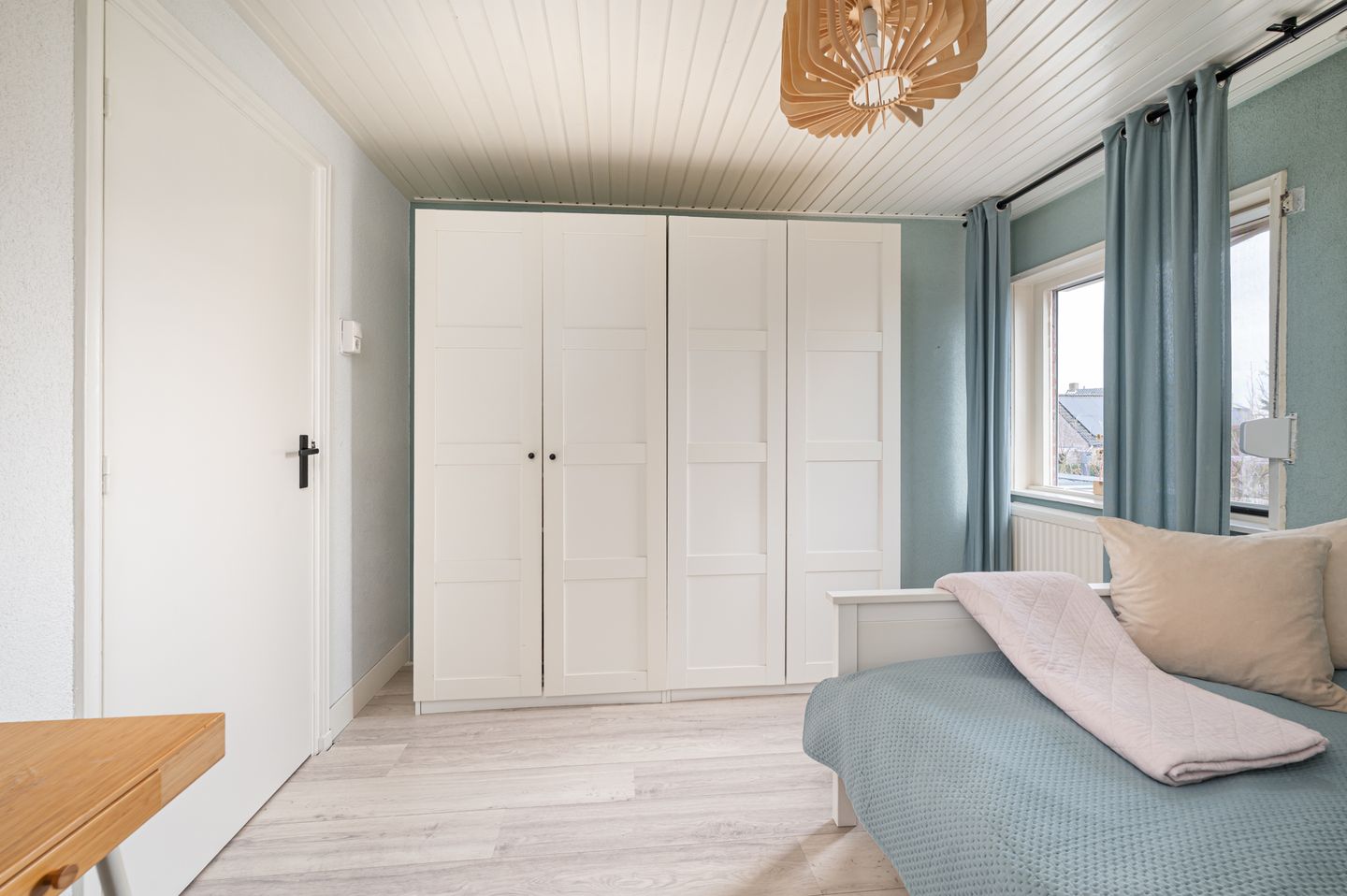 Semi-detached house with large driveway and four bedrooms near Valkenswaard center — 46