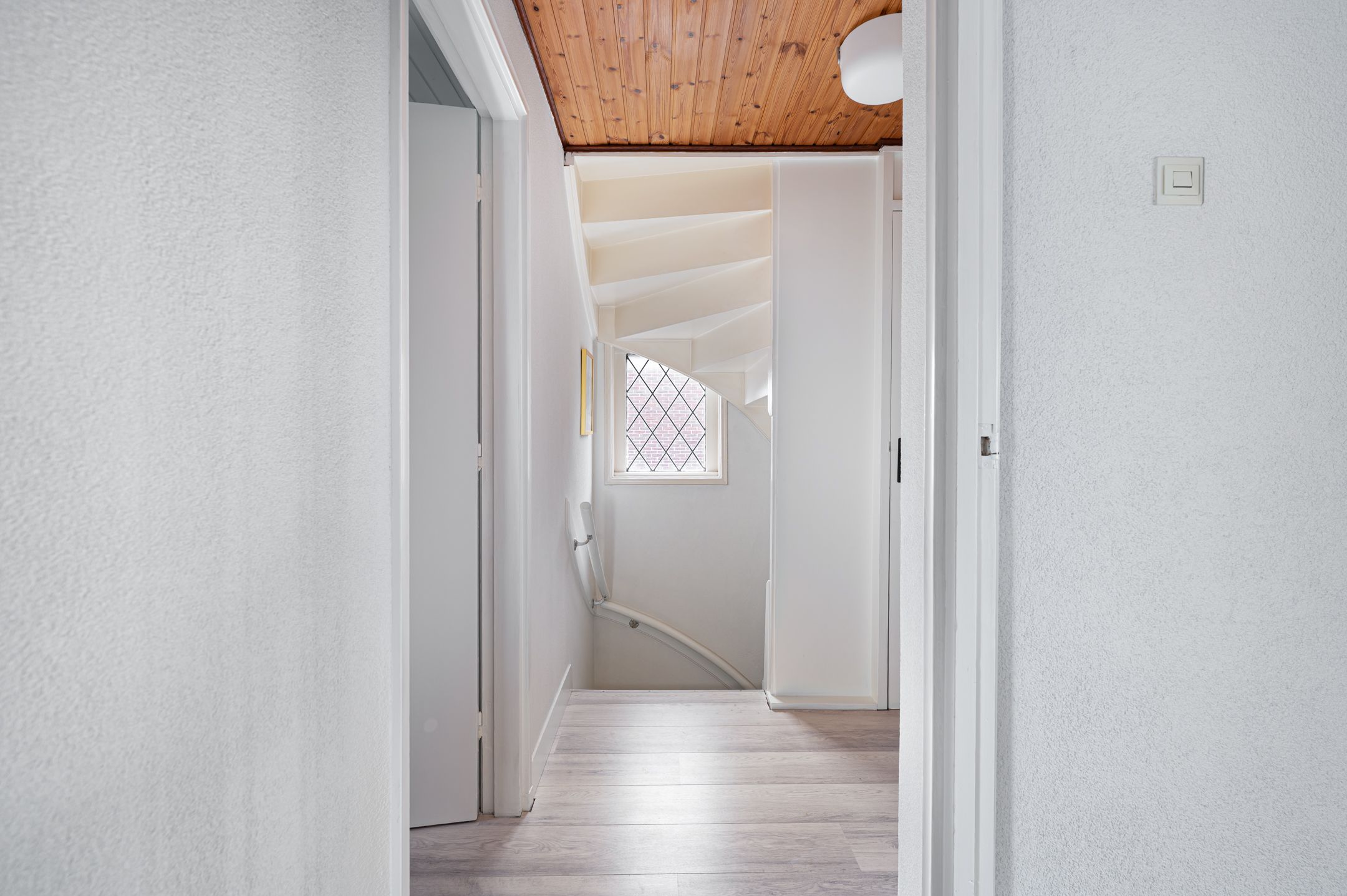 Semi-detached house with large driveway and four bedrooms near Valkenswaard center — 56