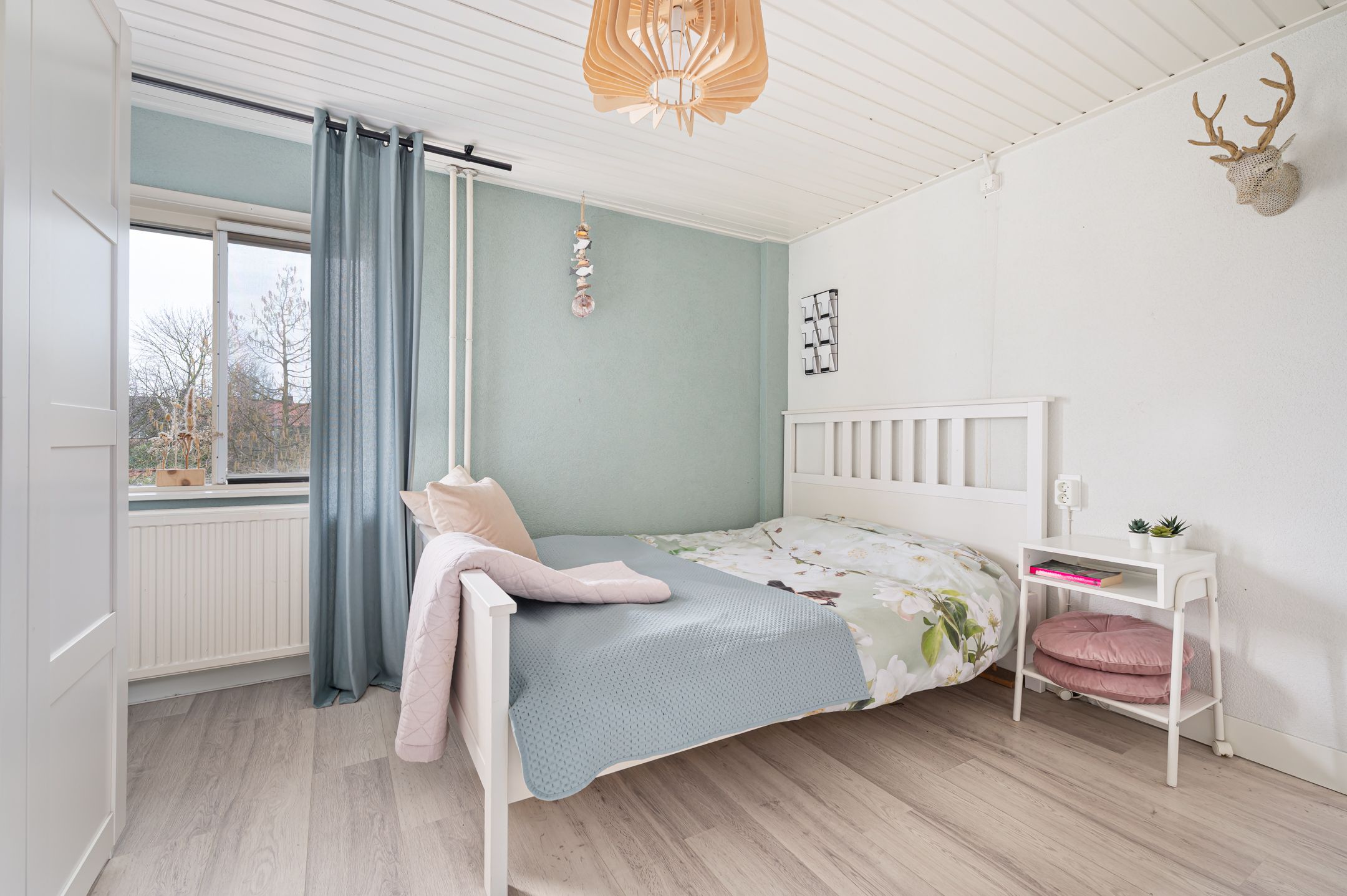 Semi-detached house with large driveway and four bedrooms near Valkenswaard center — 44