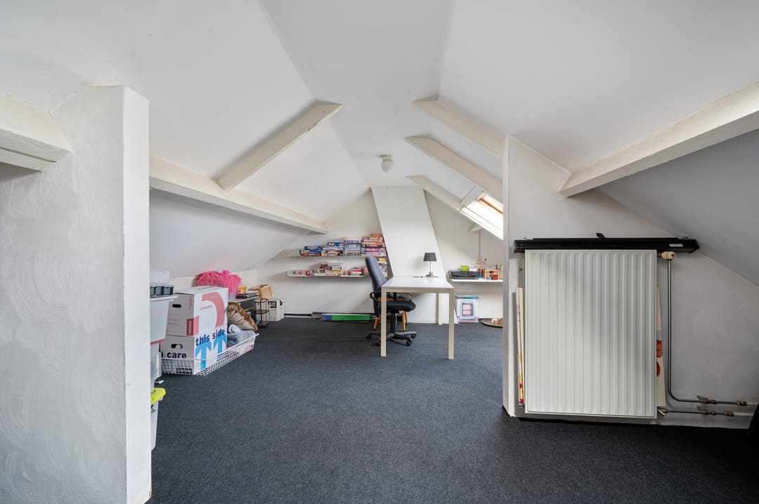 Semi-detached house with large driveway and four bedrooms near Valkenswaard center — 58