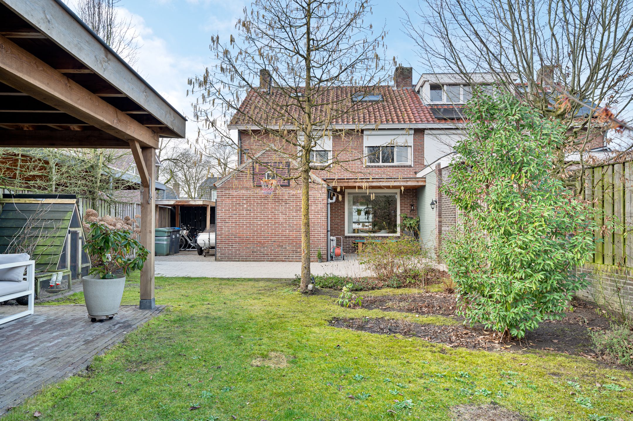 Semi-detached house with large driveway and four bedrooms near Valkenswaard center — 62