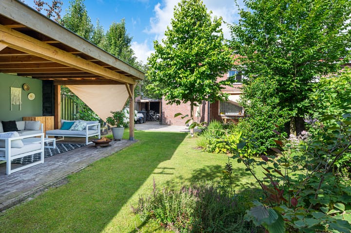 Semi-detached house with large driveway and four bedrooms near Valkenswaard center — 69