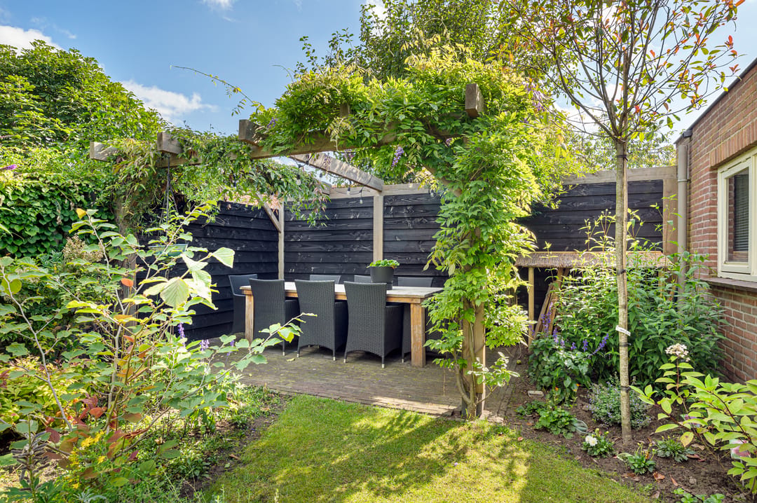 Semi-detached house with large driveway and four bedrooms near Valkenswaard center — 72