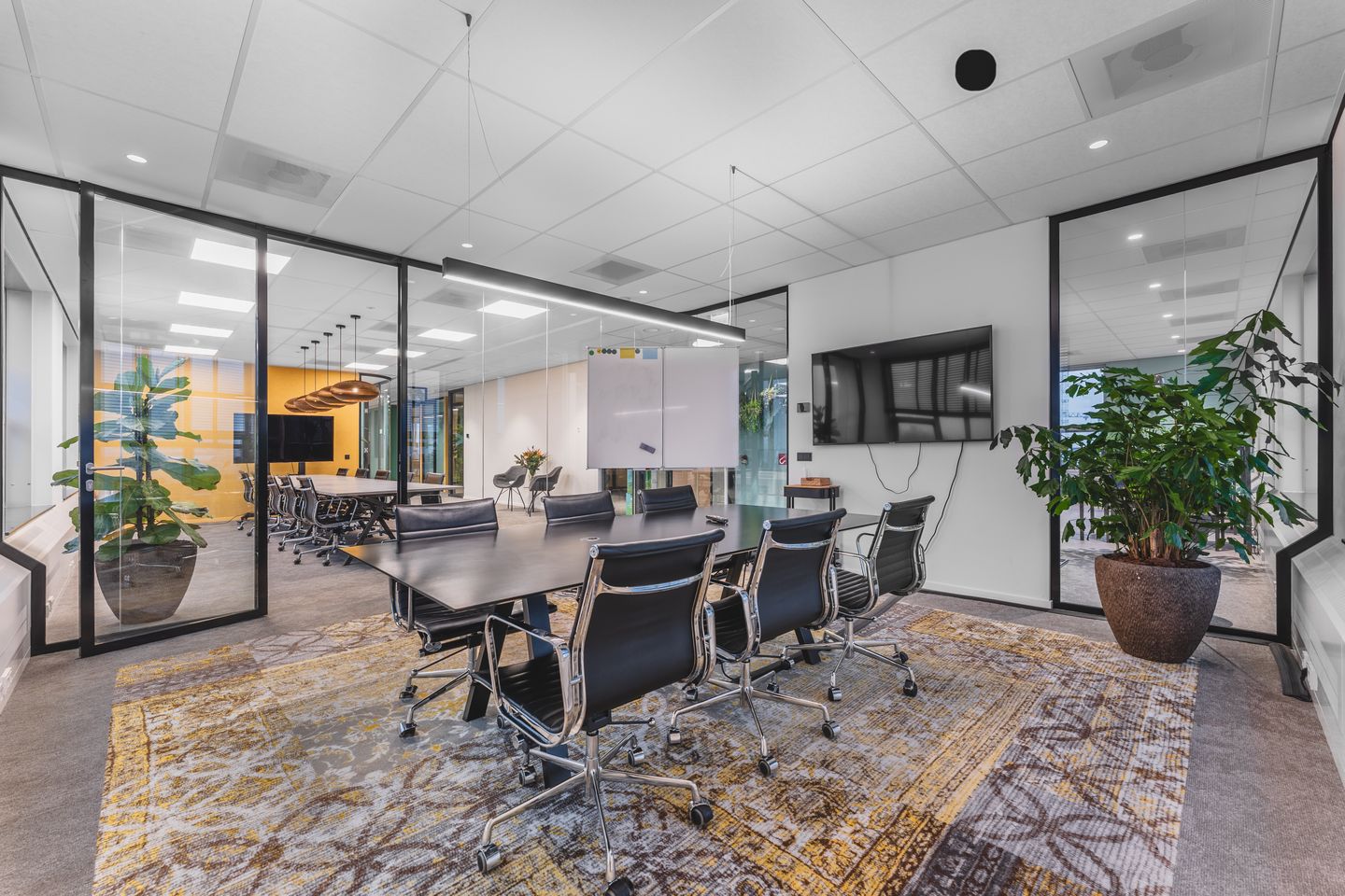 Bekijk foto 2 van Diemerhof 42