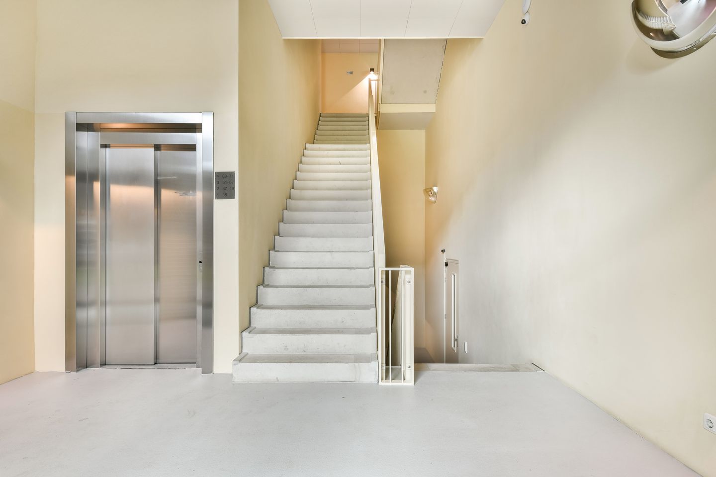 Foto 25 van Nydia Ecurystraat 47