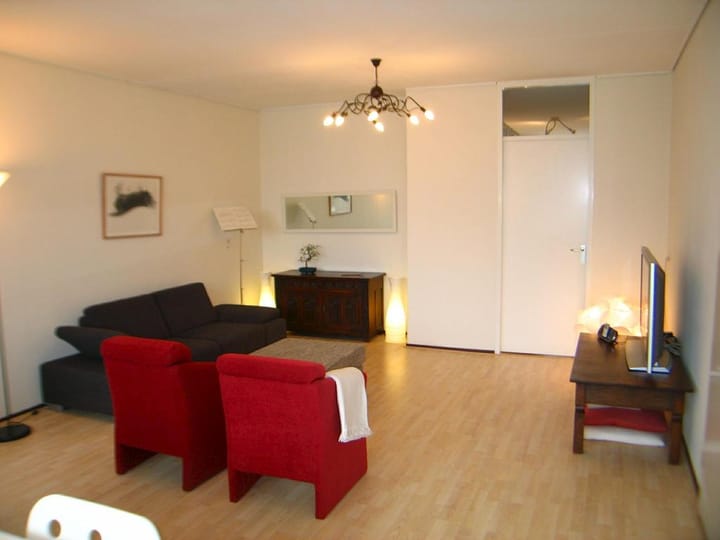 Foto 2 van Burgemeester De Monchyplein 168