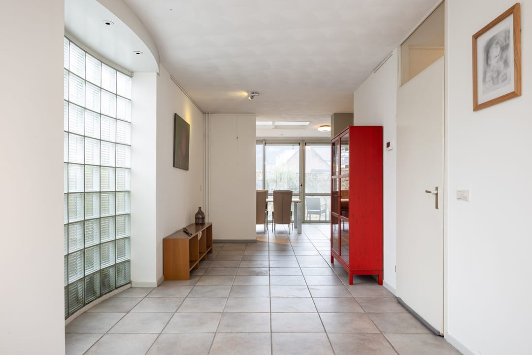 Photo 11 of Elisabeth Bas 1