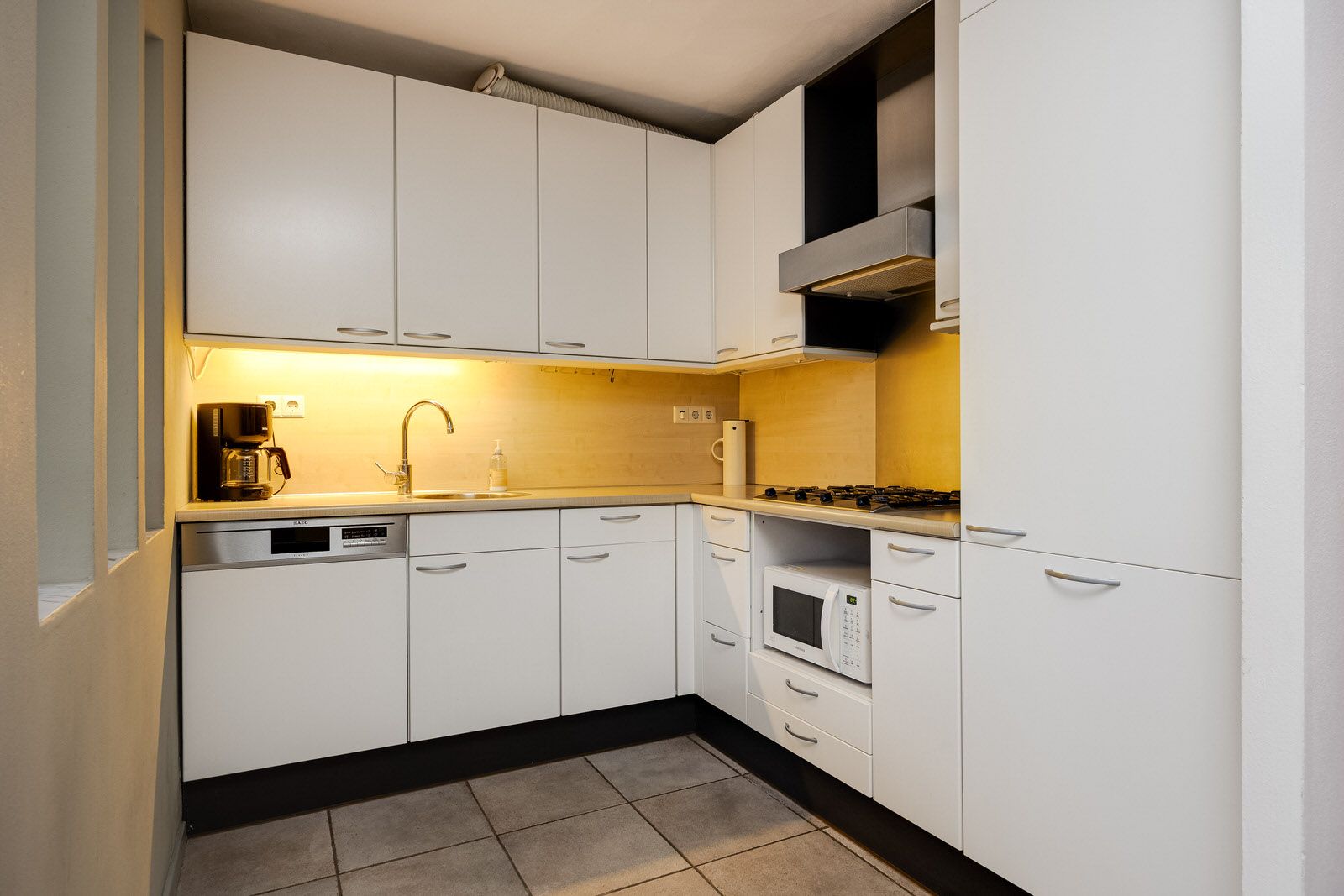 Photo 12 of Elisabeth Bas 1