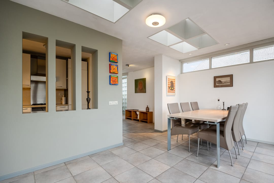 Photo 16 of Elisabeth Bas 1