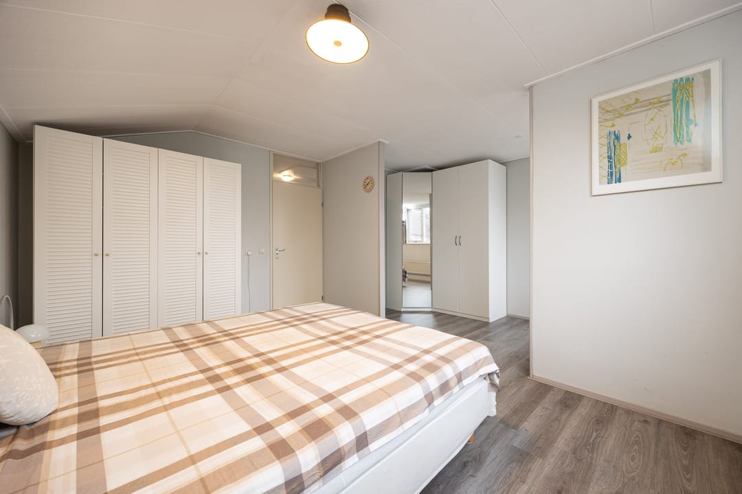 Photo 26 of Elisabeth Bas 1