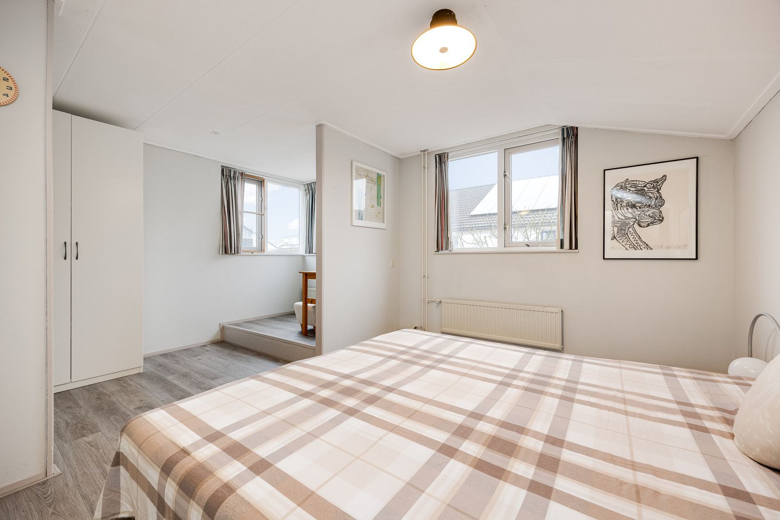 Photo 27 of Elisabeth Bas 1