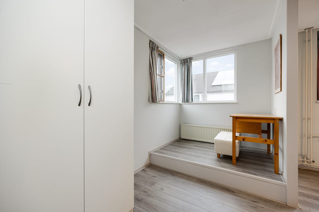 Photo 28 of Elisabeth Bas 1