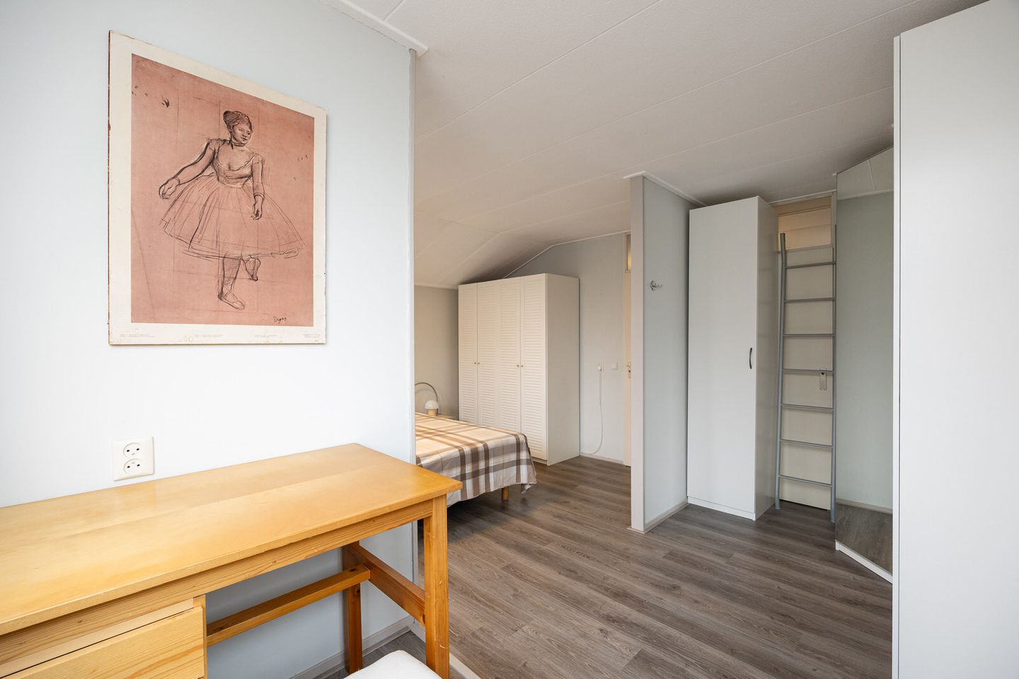 Photo 29 of Elisabeth Bas 1