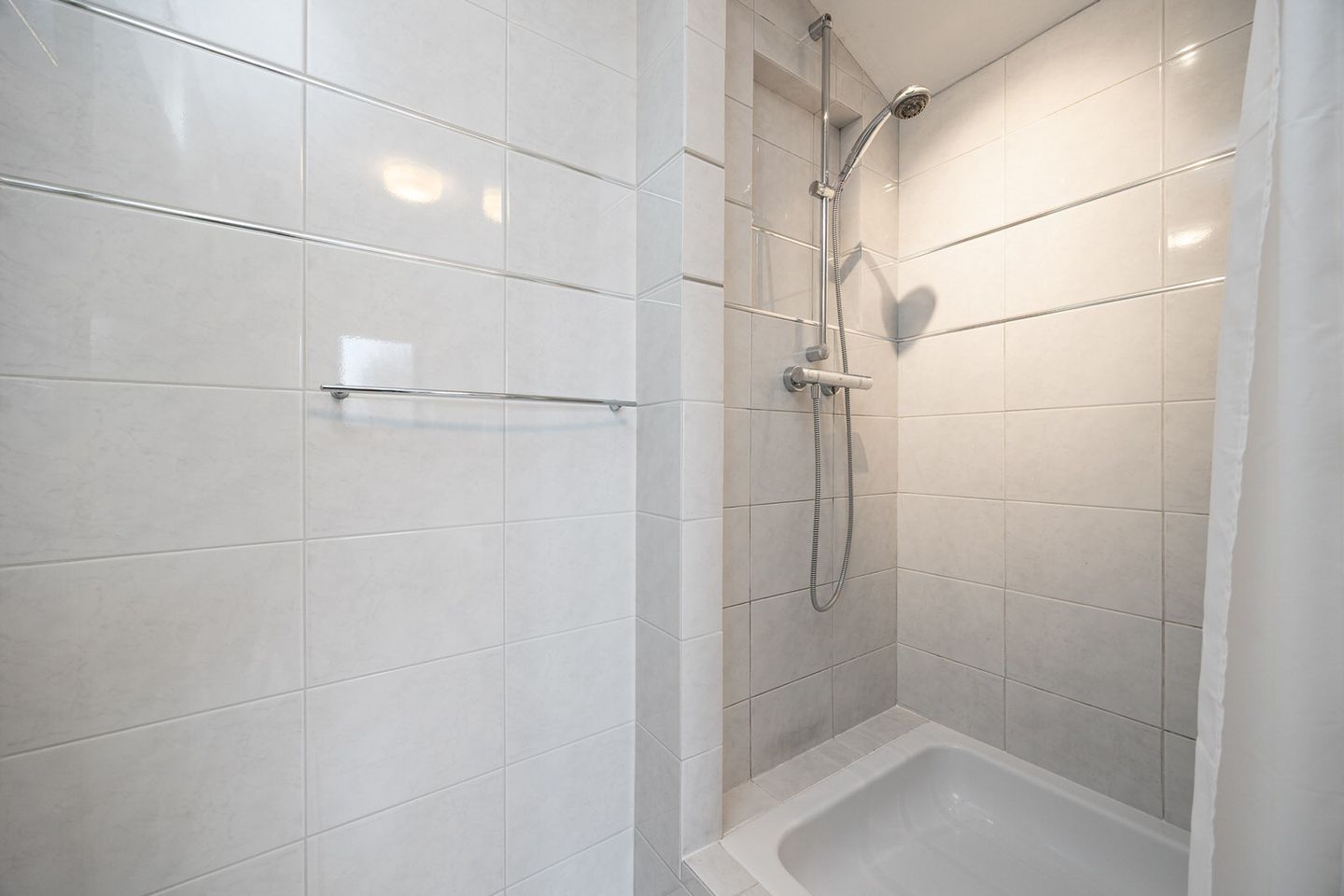 Photo 34 of Elisabeth Bas 1