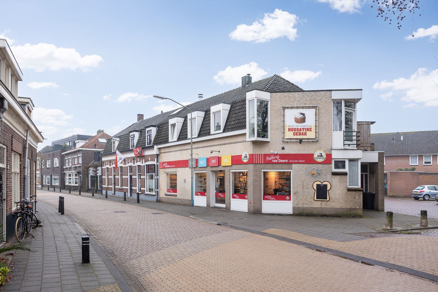 Photo 49 of Elisabeth Bas 1