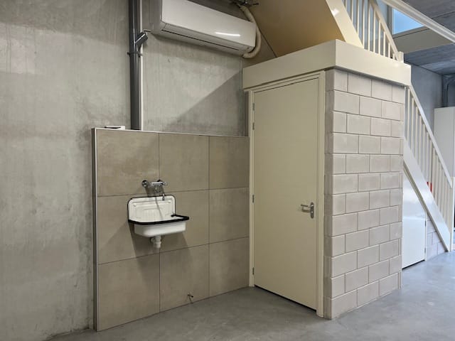 View photo 5 of Coenecoop 8-G