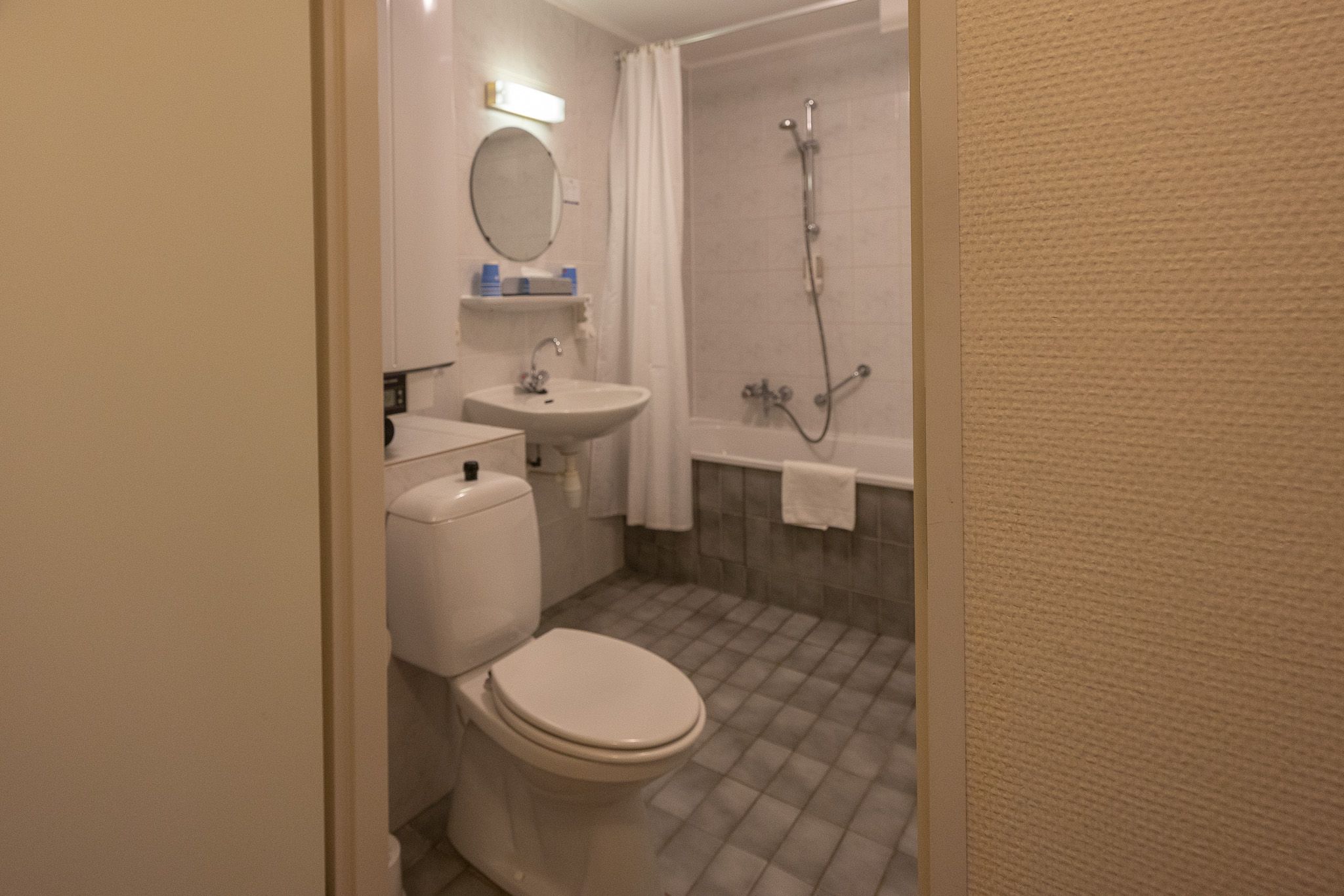 Photo 6 of Oosterhiemweg 1-058