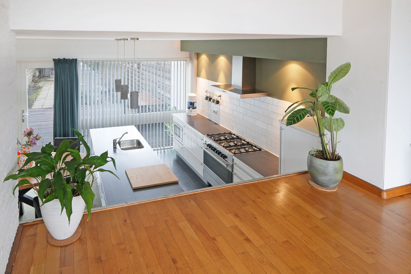 Photo 4 of Van Reenenstraat 8