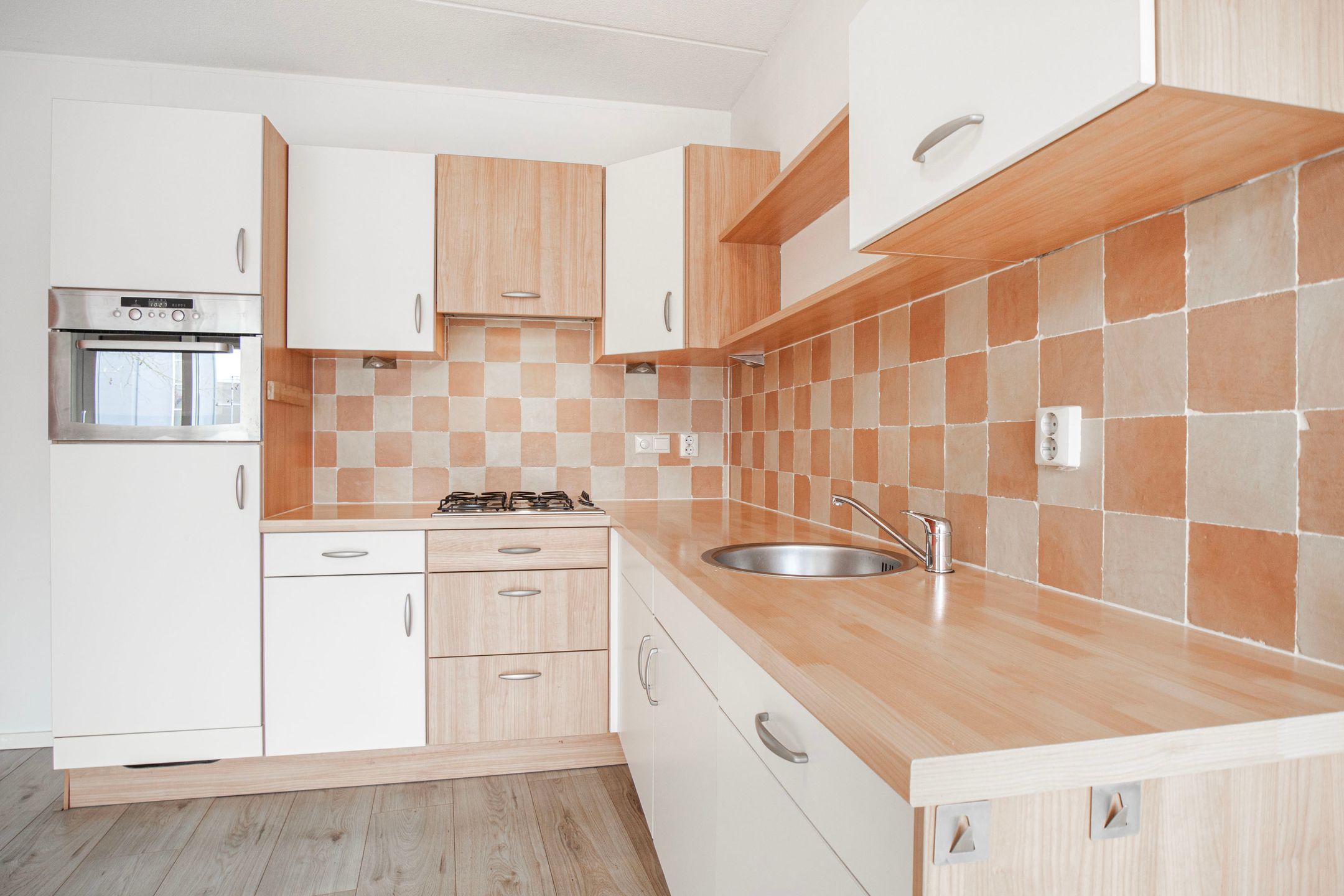 Foto 15 van Grotestraat 104-8