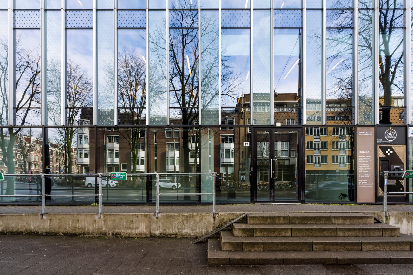 Bekijk foto 1 van Roetersstraat 17