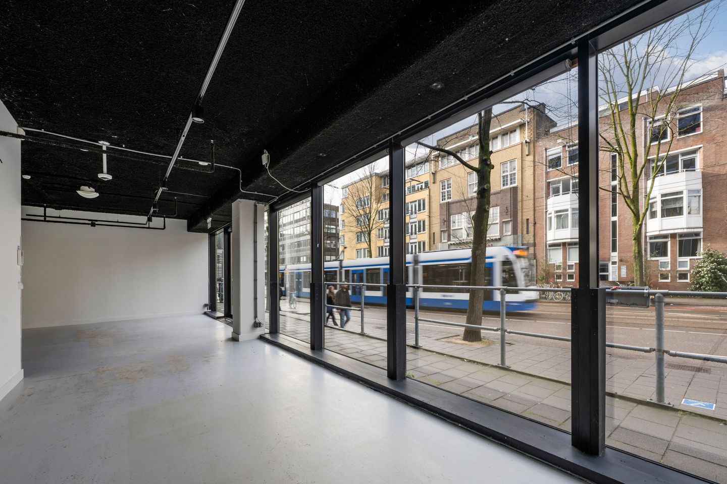 Bekijk foto 2 van Roetersstraat 17