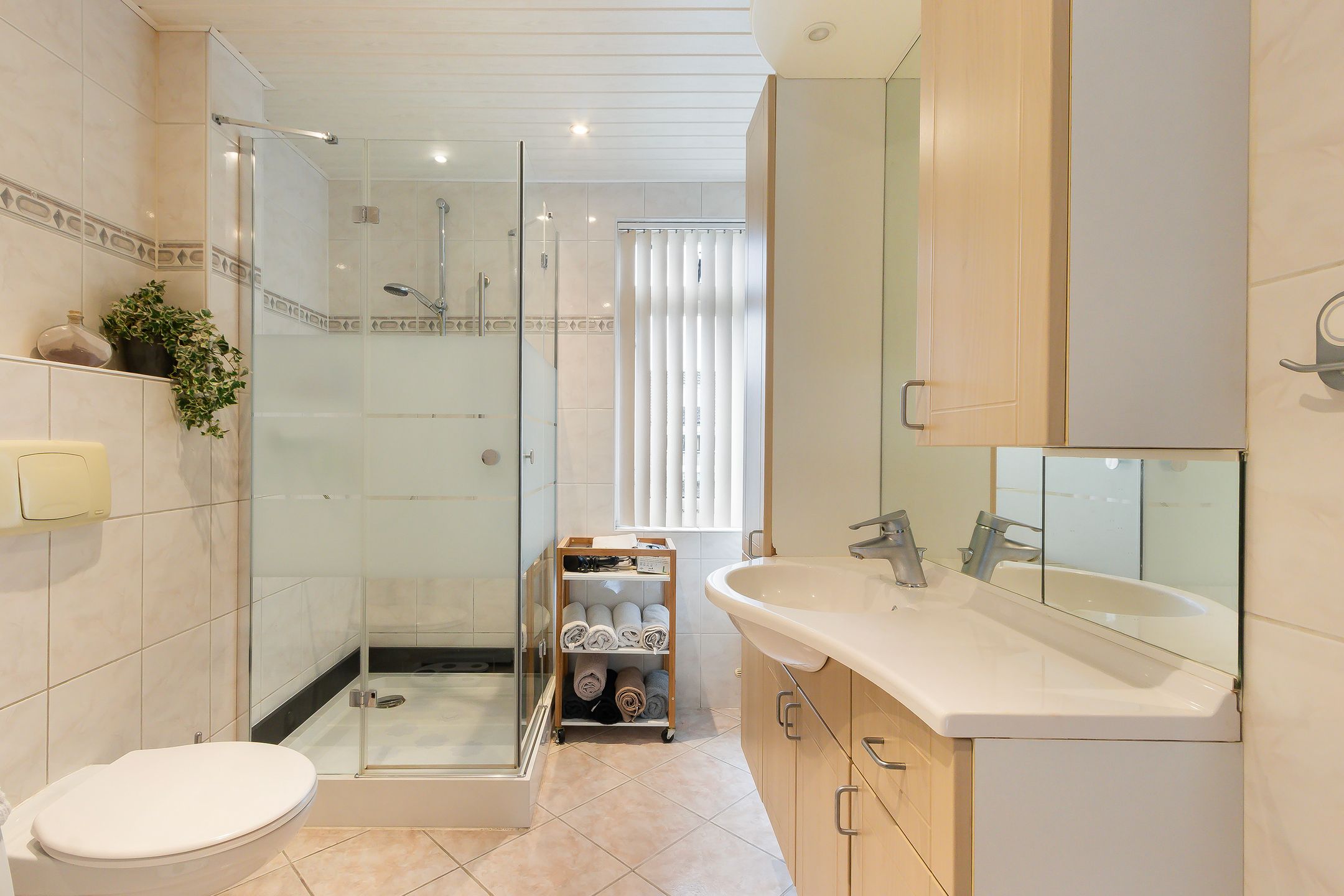 Photo 27 of Waterman 206