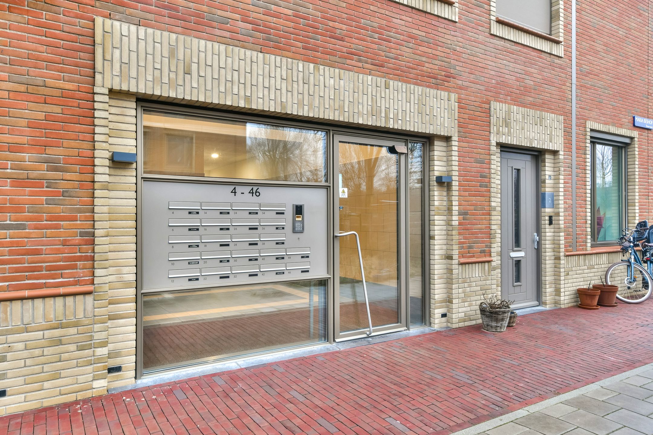 Photo 12 of Maria Beshof 28