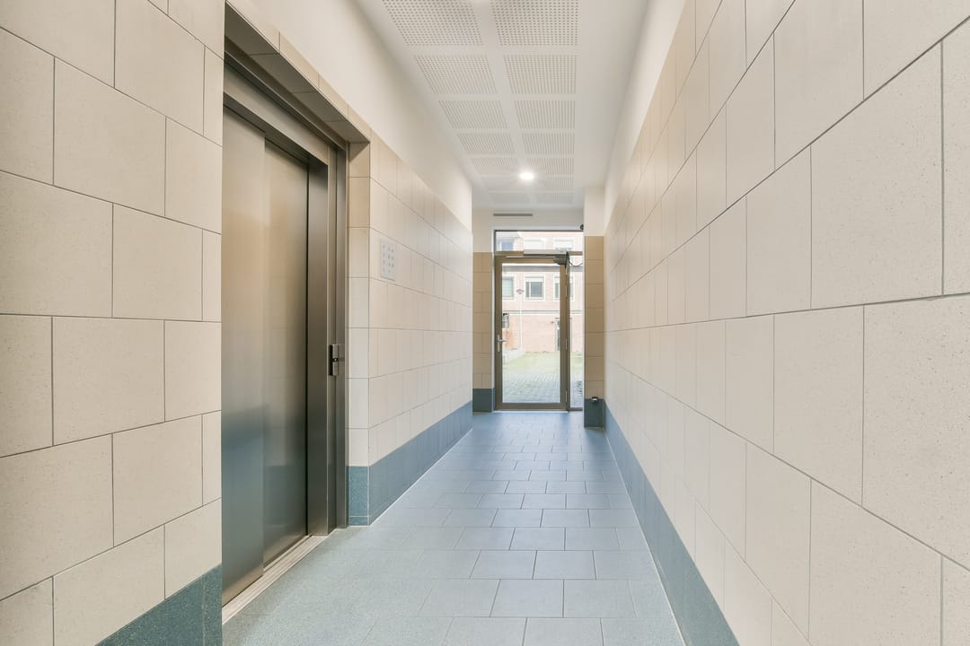 Photo 13 of Maria Beshof 28