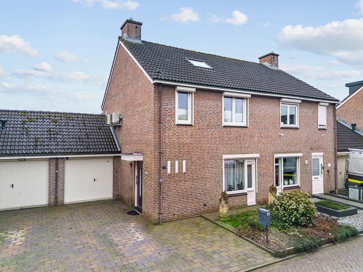 Photo 2 of Paardebloemstraat 24