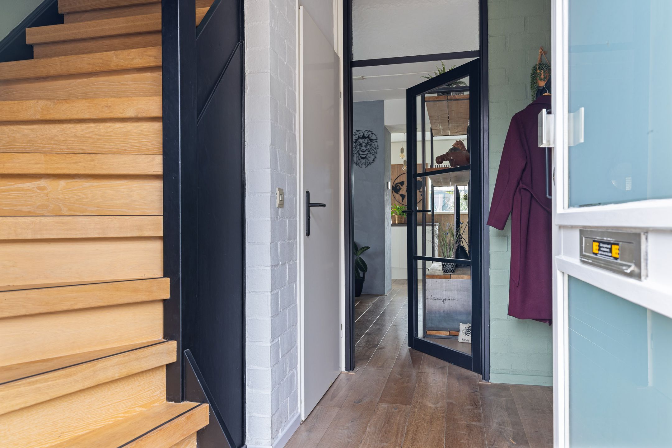 Photo 9 of Moezel 69