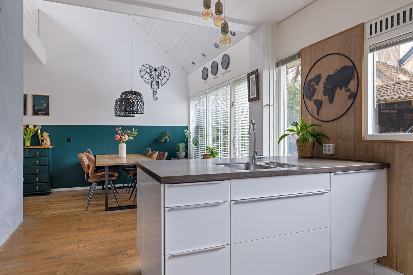 Photo 19 of Moezel 69