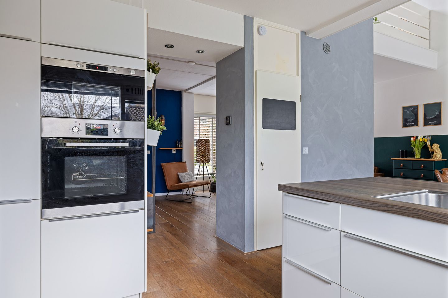 Photo 20 of Moezel 69