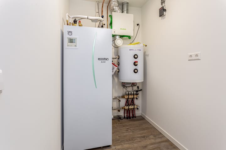 Photo 16 of Hellestraat 11-S