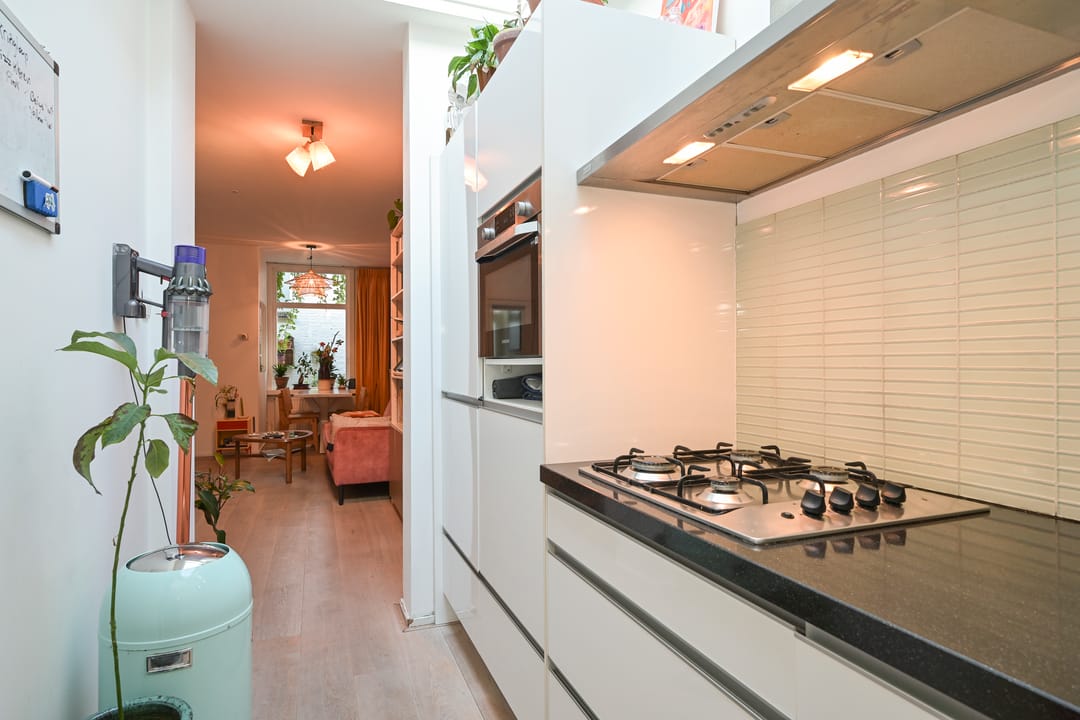 Photo 13 of Willemstraat 49-A