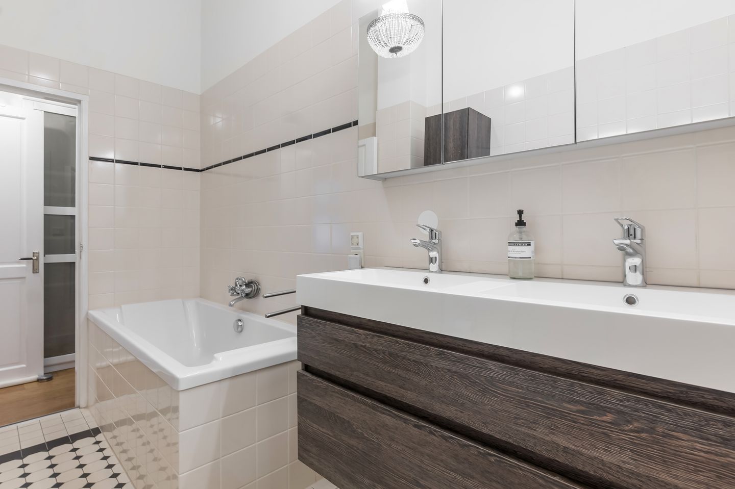 Foto 44 van Frederik Hendriklaan 37