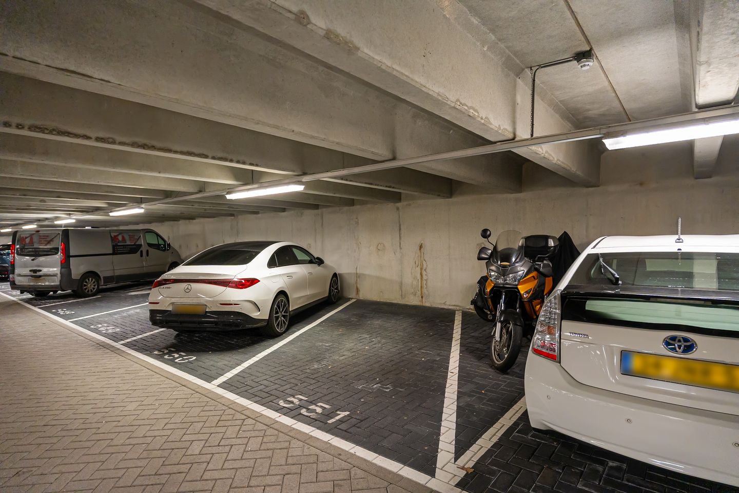 Foto 25 van Sir Winston Churchillln 275-F021