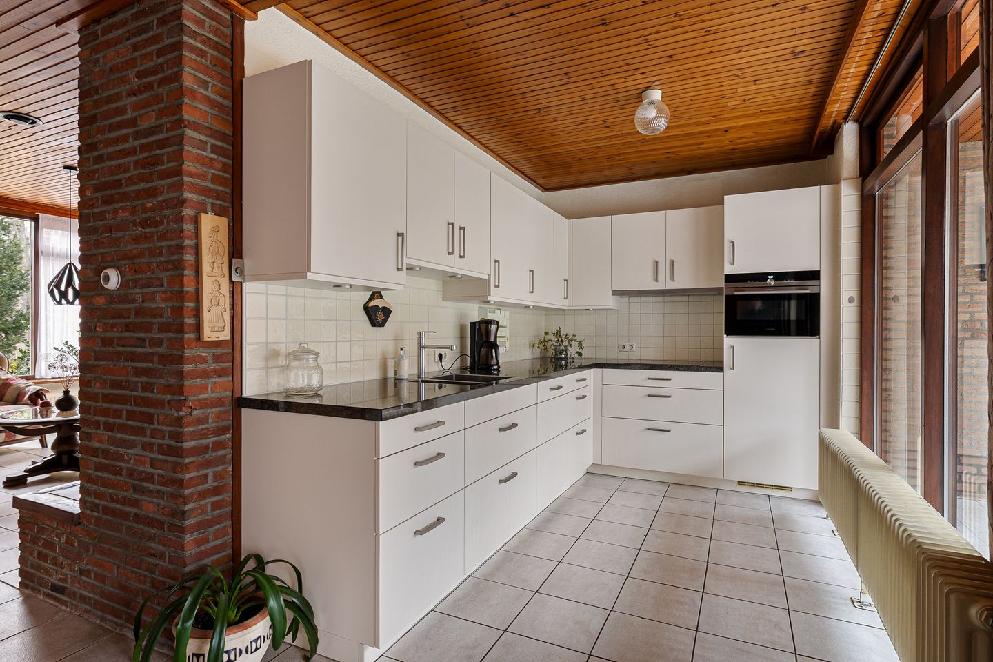 Photo 5 of Burmanialân 1