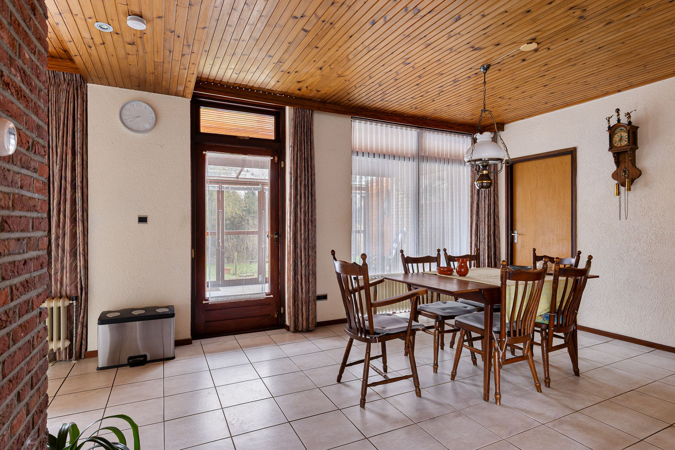 Photo 6 of Burmanialân 1