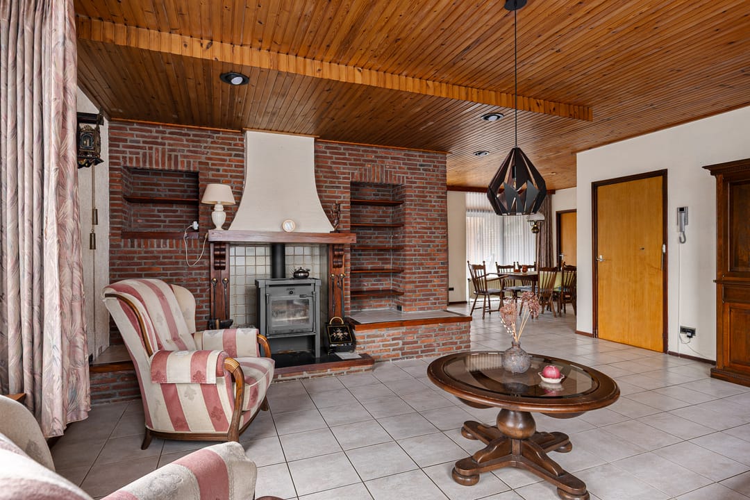 Photo 8 of Burmanialân 1