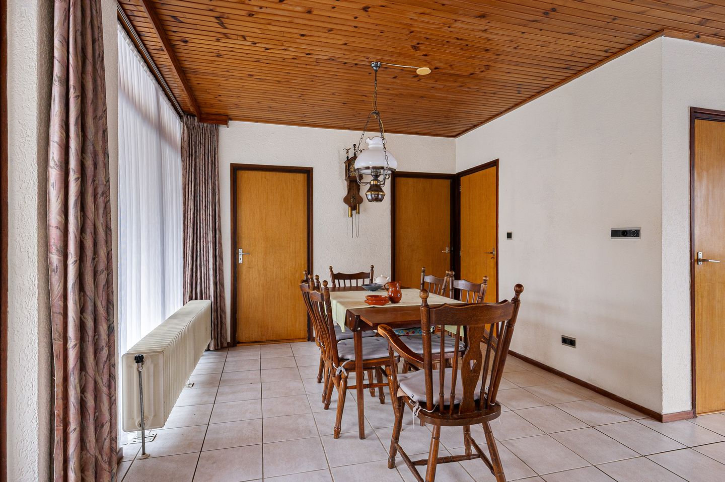 Photo 10 of Burmanialân 1