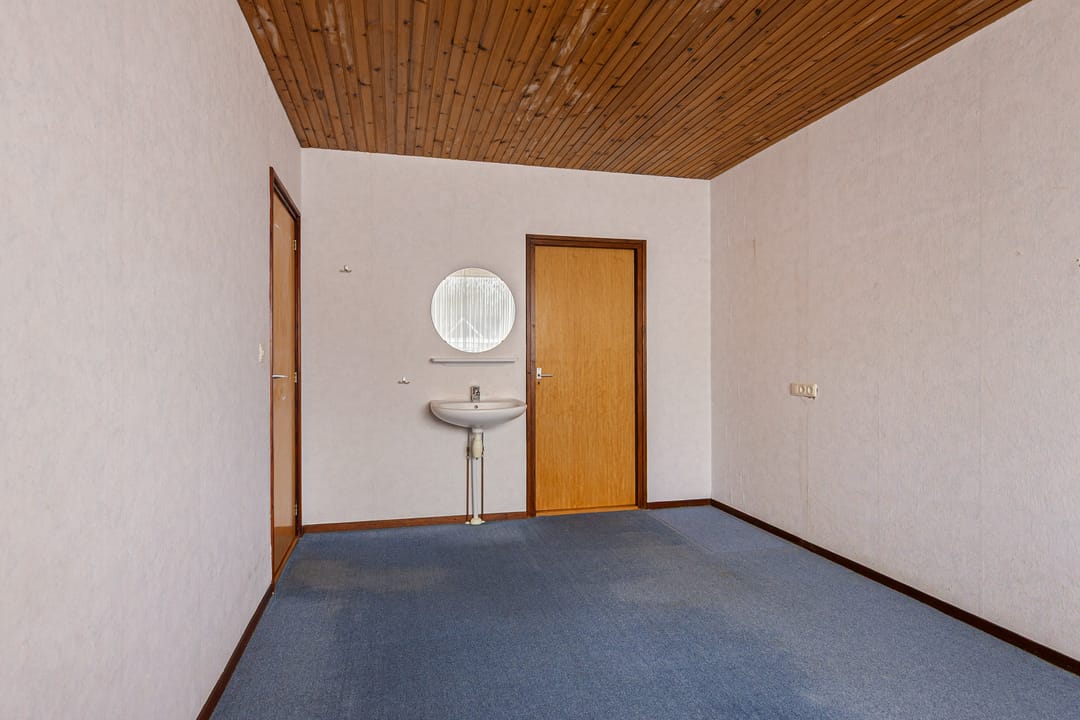 Photo 16 of Burmanialân 1