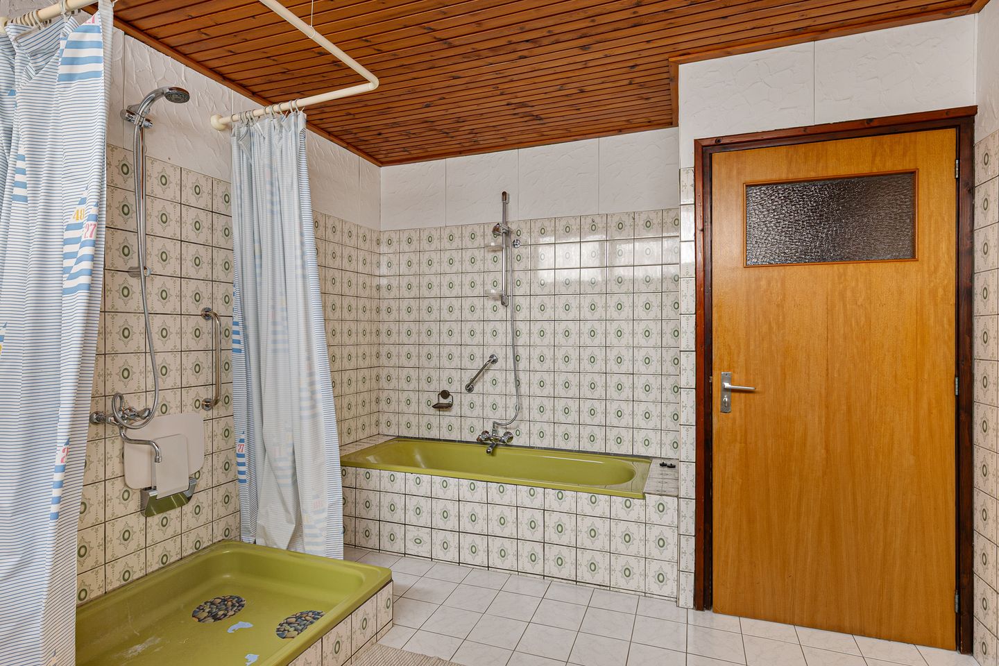 Photo 35 of Burmanialân 1