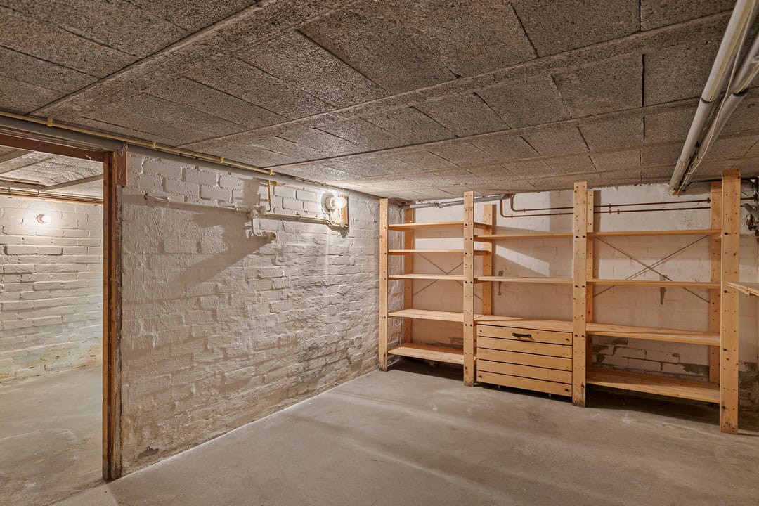 Photo 38 of Burmanialân 1