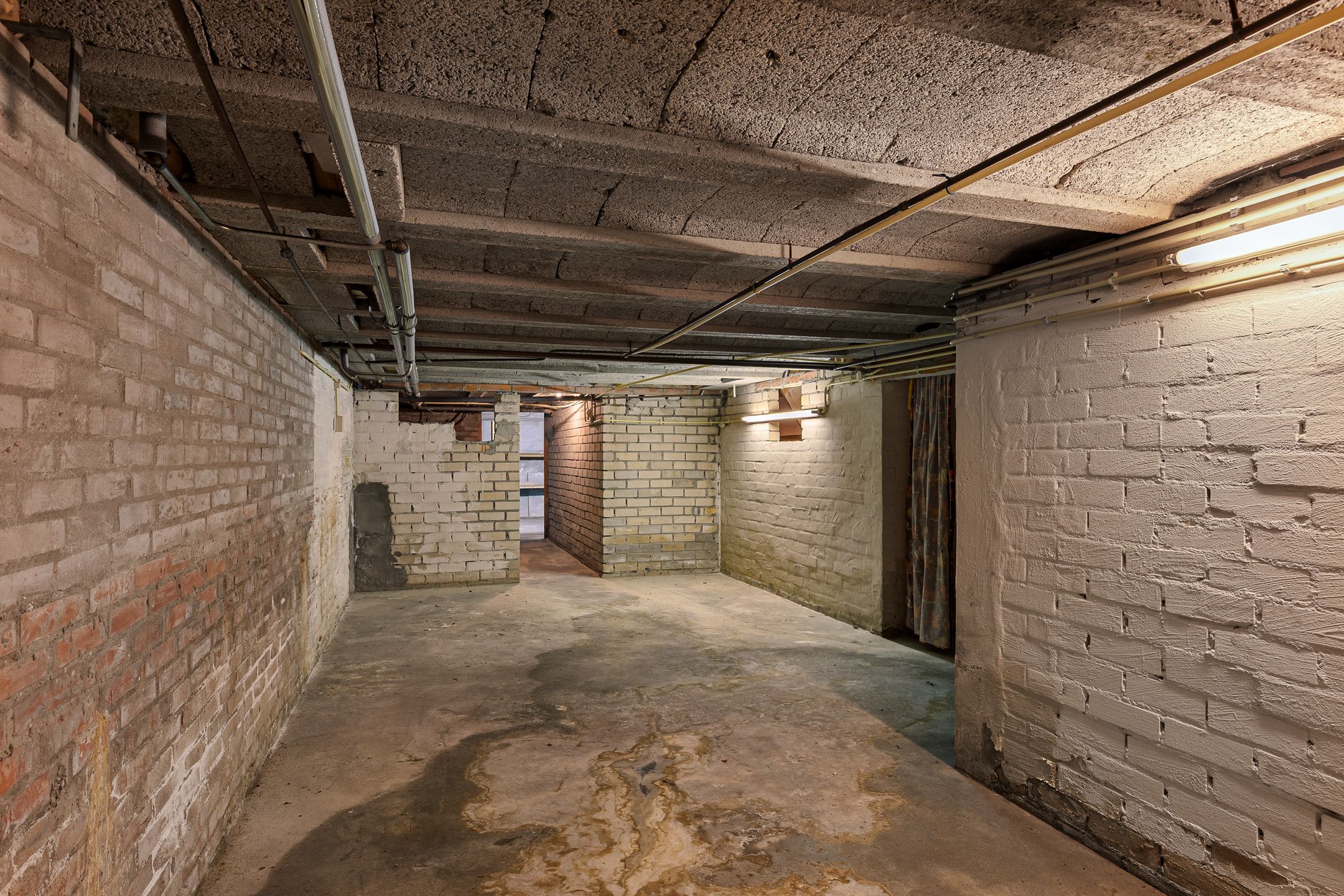 Photo 39 of Burmanialân 1