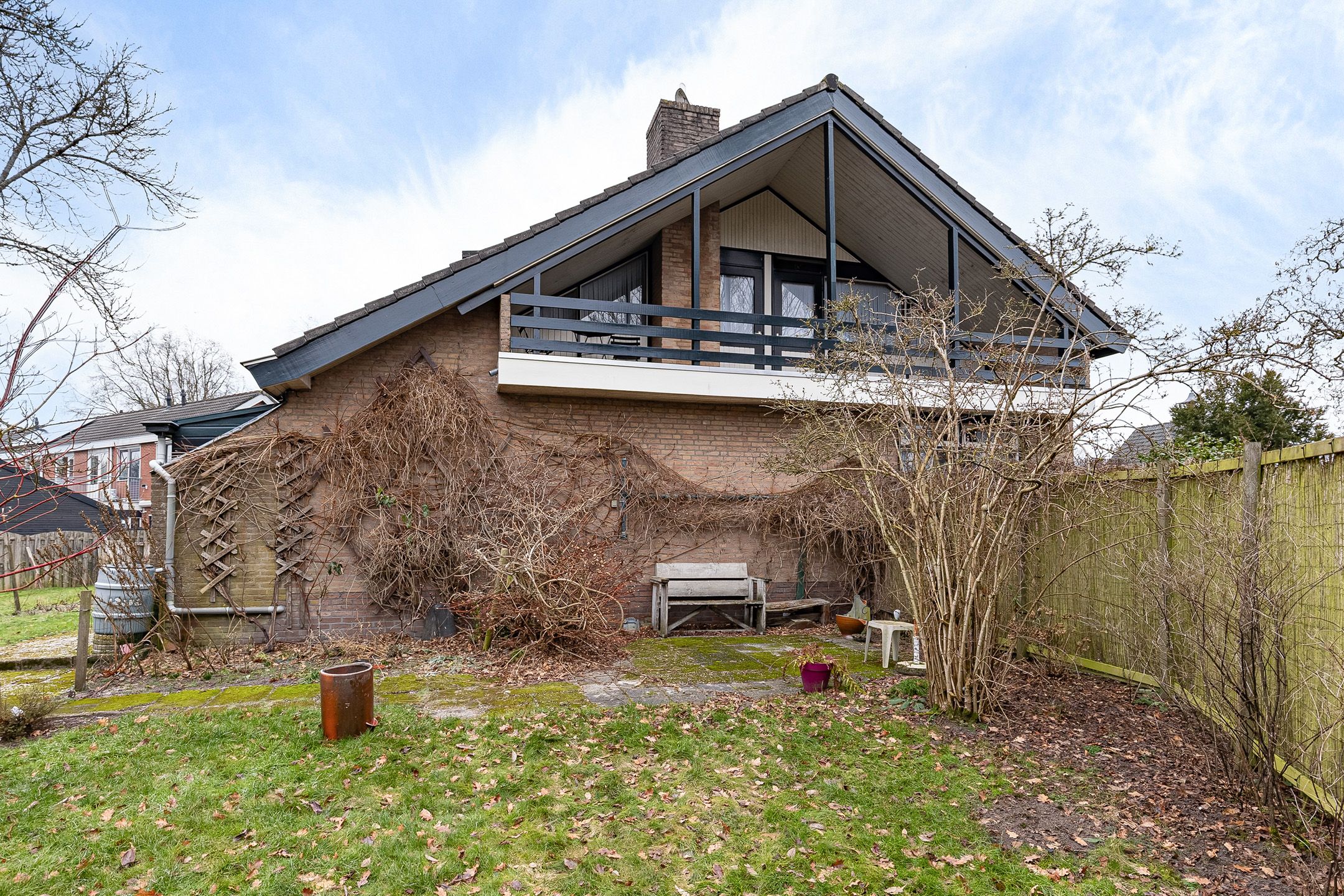 Photo 42 of Burmanialân 1