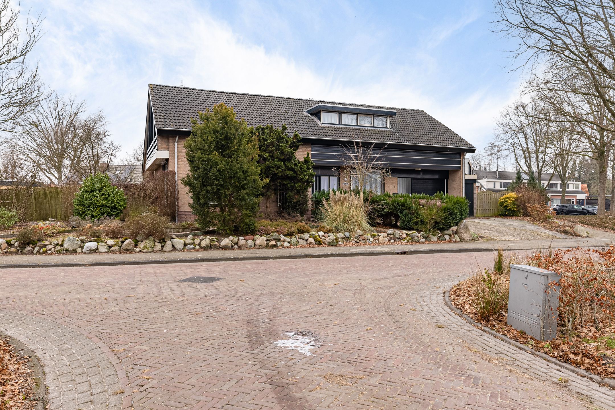 Photo 48 of Burmanialân 1