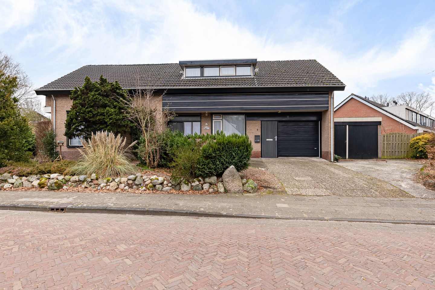 Photo 49 of Burmanialân 1