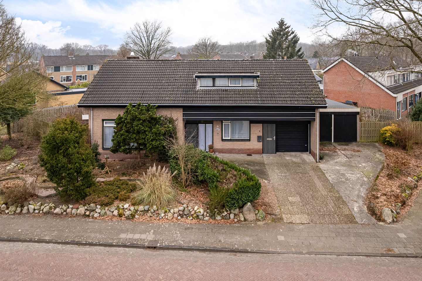 Photo 50 of Burmanialân 1