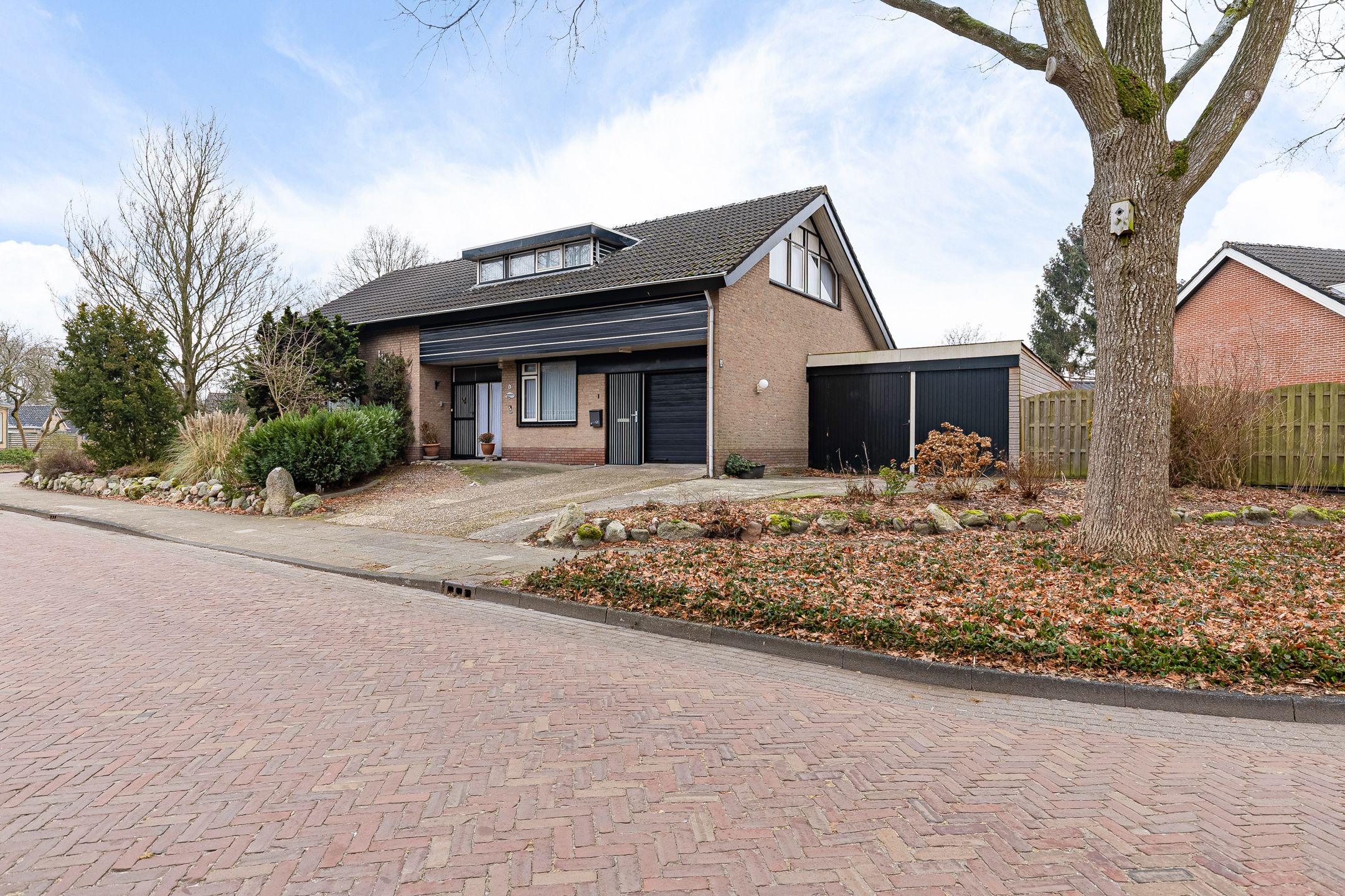 Photo 51 of Burmanialân 1