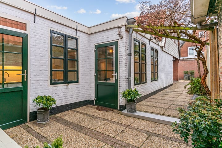 Photo 4 of van Houweningepark 10